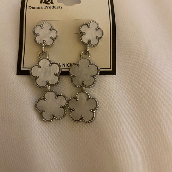 Jewelry - Silver and White Flower Drop Earrings